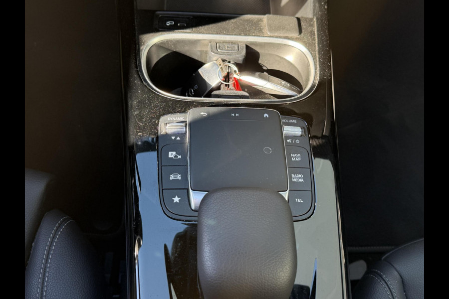Mercedes-Benz A-Klasse 250 e Business Line 17"/Panoramadak/Adaptieve cruise/Dodehoek/Stoelverwarming/LED/PDC v+a/Apple Carplay & Android Auto