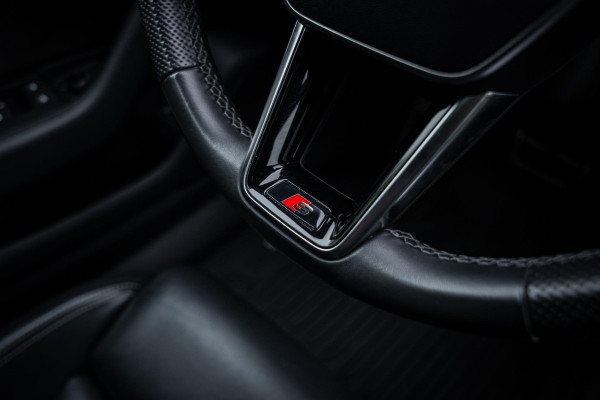 Audi A6 Avant 55 TFSI E quattro Competition S-line | Panoramadak | Stuur + stoelverwarming | Memory Seats | Leder | Appconnect |