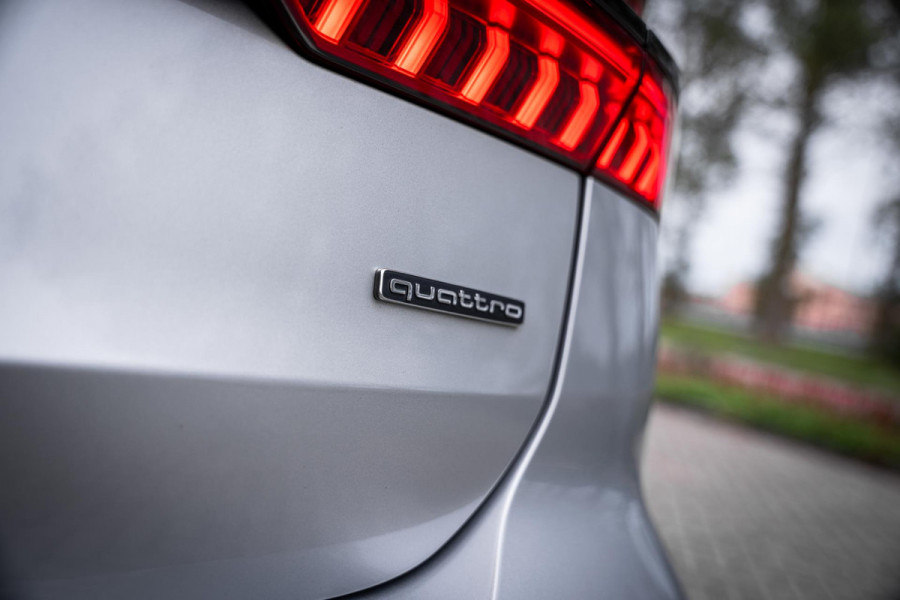 Audi A6 Avant 55 TFSI E quattro Competition S-line | Panoramadak | Stuur + stoelverwarming | Memory Seats | Leder | Appconnect |