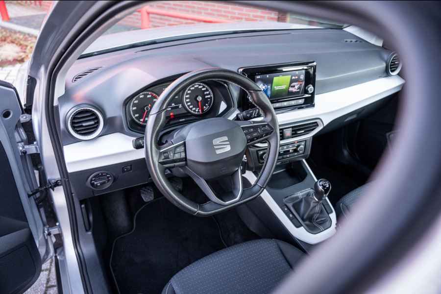 Seat Arona 1.0 TSI Style | Camera | App-connect | Parkeerhulp | Cruise control | LED | DAB+ |