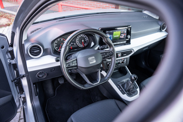 Seat Arona 1.0 TSI Style | Camera | App-connect | Parkeerhulp | Cruise control | LED | DAB+ |