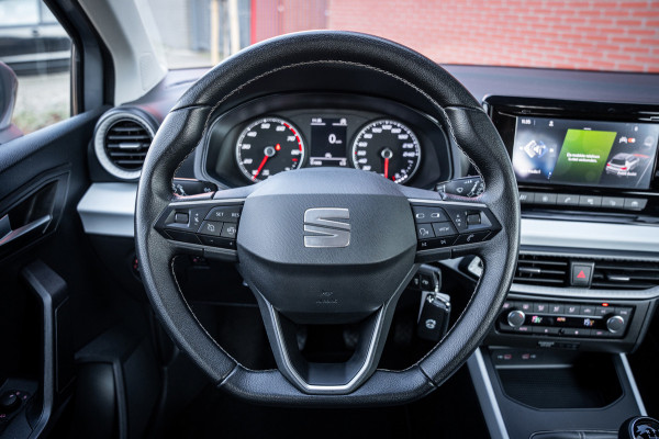 Seat Arona 1.0 TSI Style | Camera | App-connect | Parkeerhulp | Cruise control | LED | DAB+ |