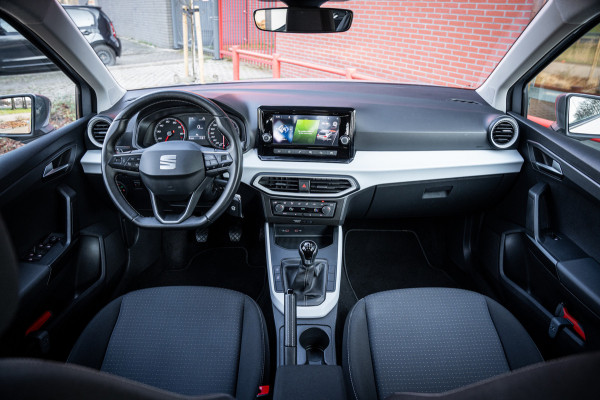 Seat Arona 1.0 TSI Style | Camera | App-connect | Parkeerhulp | Cruise control | LED | DAB+ |