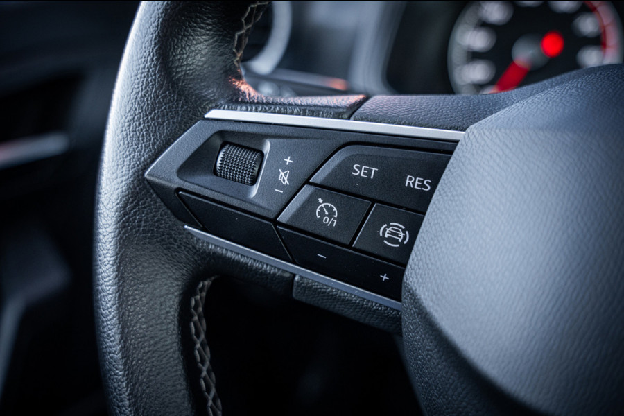Seat Arona 1.0 TSI Style | Camera | App-connect | Parkeerhulp | Cruise control | LED | DAB+ |