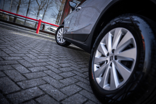 Seat Arona 1.0 TSI Style | Camera | App-connect | Parkeerhulp | Cruise control | LED | DAB+ |