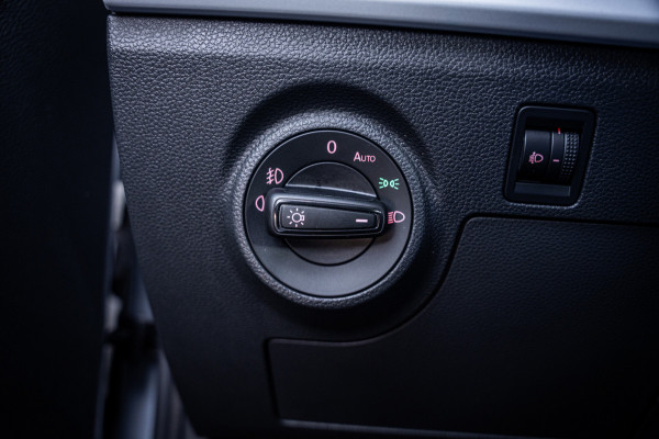 Seat Arona 1.0 TSI Style | Camera | App-connect | Parkeerhulp | Cruise control | LED | DAB+ |