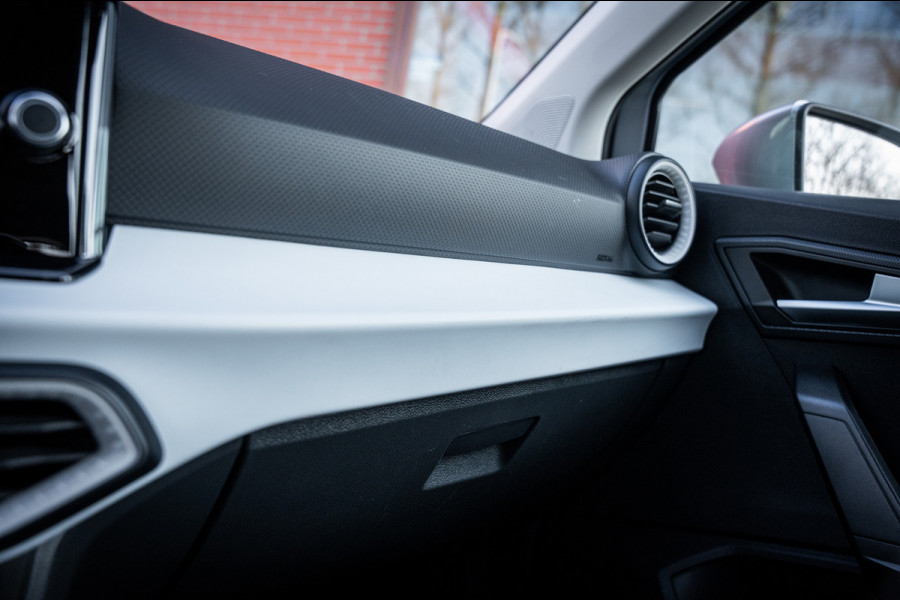 Seat Arona 1.0 TSI Style | Camera | App-connect | Parkeerhulp | Cruise control | LED | DAB+ |