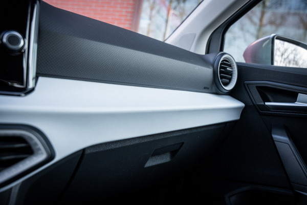 Seat Arona 1.0 TSI Style | Camera | App-connect | Parkeerhulp | Cruise control | LED | DAB+ |