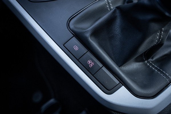 Seat Arona 1.0 TSI Style | Camera | App-connect | Parkeerhulp | Cruise control | LED | DAB+ |