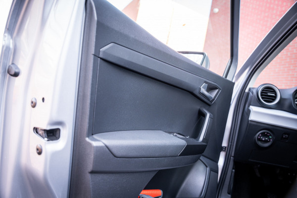 Seat Arona 1.0 TSI Style | Camera | App-connect | Parkeerhulp | Cruise control | LED | DAB+ |