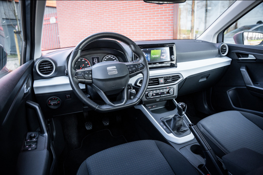 Seat Arona 1.0 TSI Style | Camera | App-connect | Parkeerhulp | Cruise control | LED | DAB+ |
