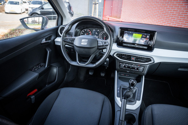 Seat Arona 1.0 TSI Style | Camera | App-connect | Parkeerhulp | Cruise control | LED | DAB+ |