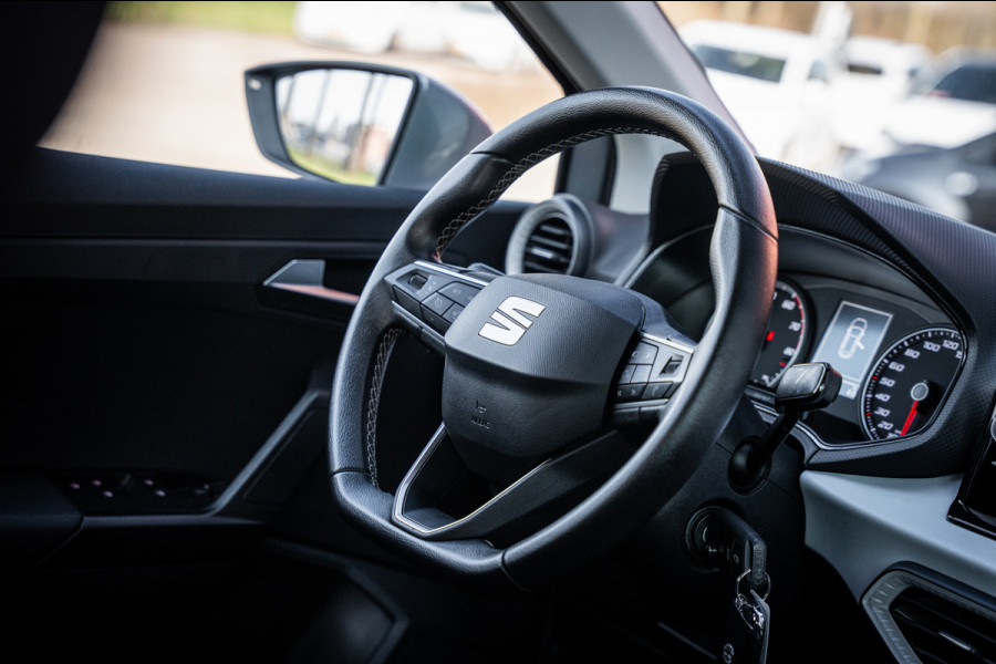 Seat Arona 1.0 TSI Style | Camera | App-connect | Parkeerhulp | Cruise control | LED | DAB+ |