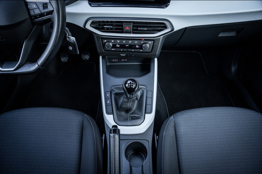 Seat Arona 1.0 TSI Style | Camera | App-connect | Parkeerhulp | Cruise control | LED | DAB+ |