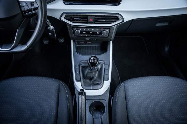 Seat Arona 1.0 TSI Style | Camera | App-connect | Parkeerhulp | Cruise control | LED | DAB+ |