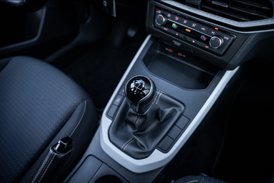 Seat Arona 1.0 TSI Style | Camera | App-connect | Parkeerhulp | Cruise control | LED | DAB+ |