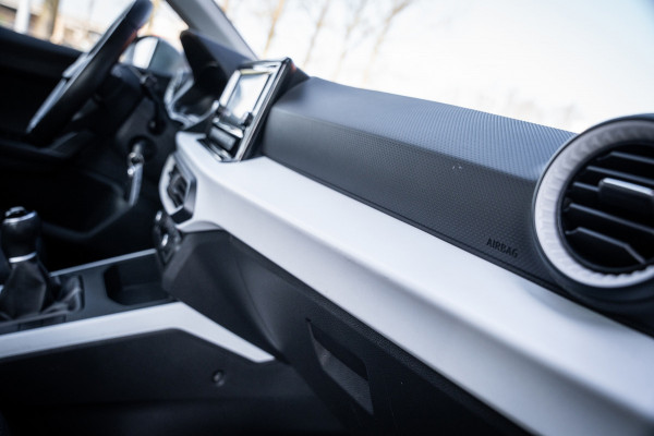Seat Arona 1.0 TSI Style | Camera | App-connect | Parkeerhulp | Cruise control | LED | DAB+ |