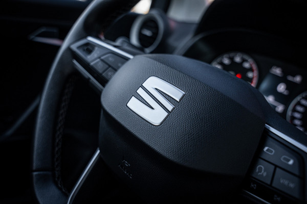 Seat Arona 1.0 TSI Style | Camera | App-connect | Parkeerhulp | Cruise control | LED | DAB+ |