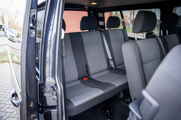 Volkswagen Transporter Kombi 2.0 TDI 150pk DSG aut. | 9 persoons | CarPlay | Cruise Control | Standkachel | Trekhaak | Navi |