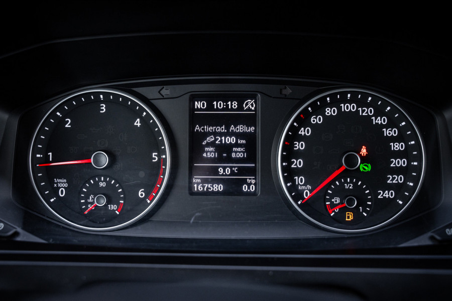 Volkswagen Transporter Kombi 2.0 TDI 150pk DSG aut. | 9 persoons | CarPlay | Cruise Control | Standkachel | Trekhaak | Navi |