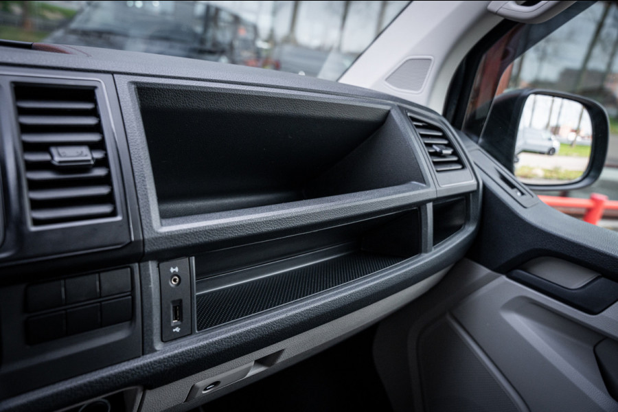 Volkswagen Transporter Kombi 2.0 TDI 150pk DSG aut. | 9 persoons | CarPlay | Cruise Control | Standkachel | Trekhaak | Navi |