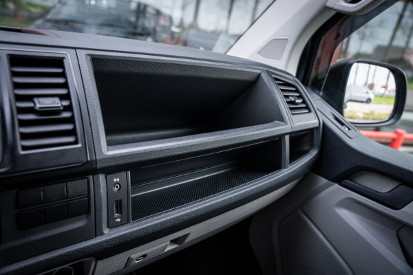 Volkswagen Transporter Kombi 2.0 TDI 150pk DSG aut. | 9 persoons | CarPlay | Cruise Control | Standkachel | Trekhaak | Navi |
