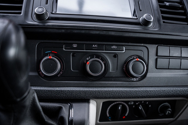 Volkswagen Transporter Kombi 2.0 TDI 150pk DSG aut. | 9 persoons | CarPlay | Cruise Control | Standkachel | Trekhaak | Navi |