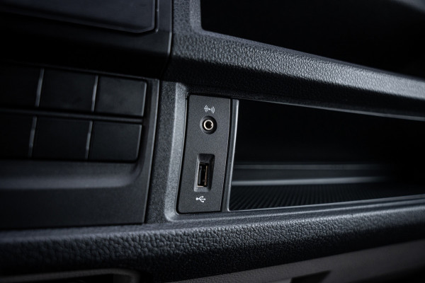 Volkswagen Transporter Kombi 2.0 TDI 150pk DSG aut. | 9 persoons | CarPlay | Cruise Control | Standkachel | Trekhaak | Navi |