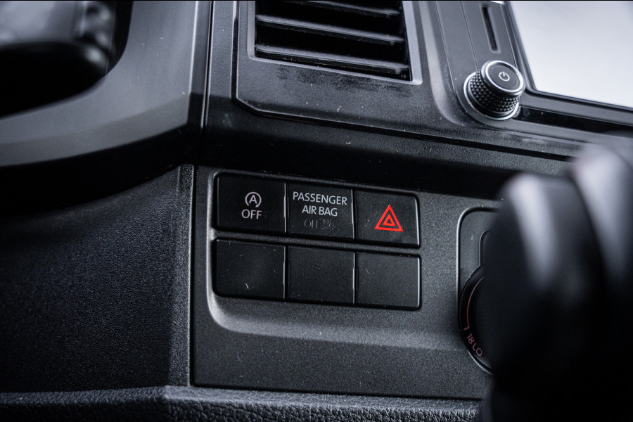 Volkswagen Transporter Kombi 2.0 TDI 150pk DSG aut. | 9 persoons | CarPlay | Cruise Control | Standkachel | Trekhaak | Navi |