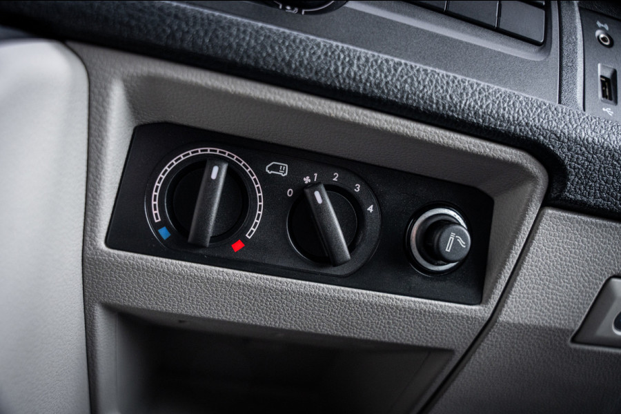Volkswagen Transporter Kombi 2.0 TDI 150pk DSG aut. | 9 persoons | CarPlay | Cruise Control | Standkachel | Trekhaak | Navi |