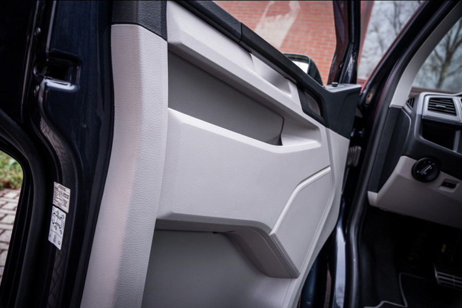 Volkswagen Transporter Kombi 2.0 TDI 150pk DSG aut. | 9 persoons | CarPlay | Cruise Control | Standkachel | Trekhaak | Navi |