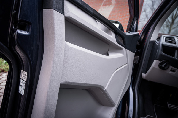 Volkswagen Transporter Kombi 2.0 TDI 150pk DSG aut. | 9 persoons | CarPlay | Cruise Control | Standkachel | Trekhaak | Navi |