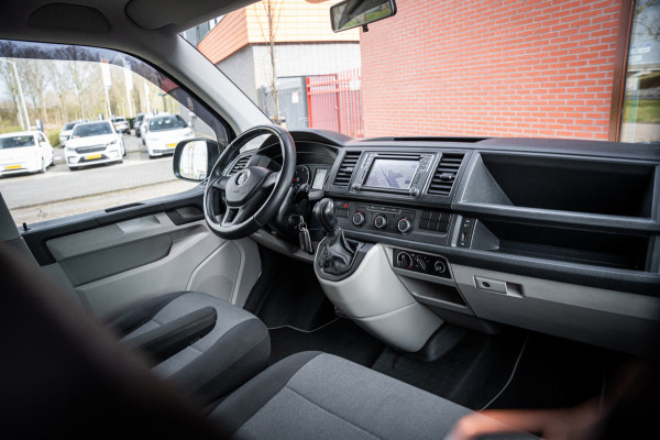 Volkswagen Transporter Kombi 2.0 TDI 150pk DSG aut. | 9 persoons | CarPlay | Cruise Control | Standkachel | Trekhaak | Navi |