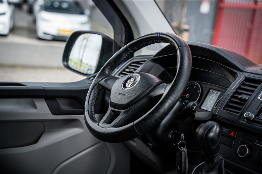 Volkswagen Transporter Kombi 2.0 TDI 150pk DSG aut. | 9 persoons | CarPlay | Cruise Control | Standkachel | Trekhaak | Navi |