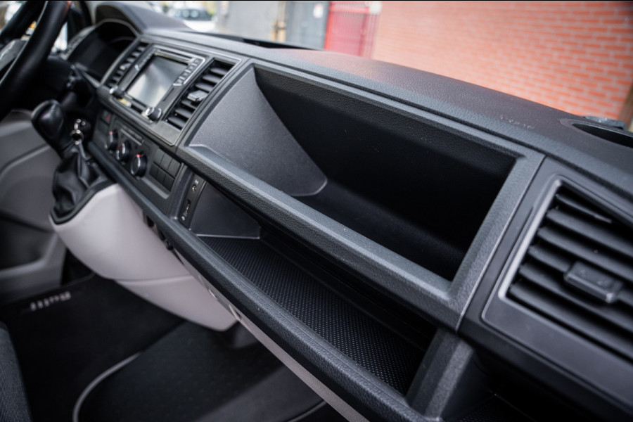 Volkswagen Transporter Kombi 2.0 TDI 150pk DSG aut. | 9 persoons | CarPlay | Cruise Control | Standkachel | Trekhaak | Navi |