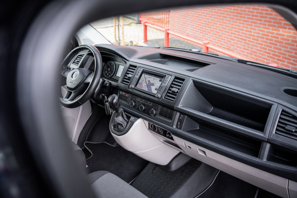 Volkswagen Transporter Kombi 2.0 TDI 150pk DSG aut. | 9 persoons | CarPlay | Cruise Control | Standkachel | Trekhaak | Navi |