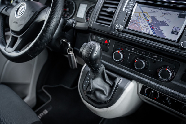 Volkswagen Transporter Kombi 2.0 TDI 150pk DSG aut. | 9 persoons | CarPlay | Cruise Control | Standkachel | Trekhaak | Navi |