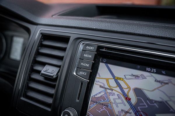 Volkswagen Transporter Kombi 2.0 TDI 150pk DSG aut. | 9 persoons | CarPlay | Cruise Control | Standkachel | Trekhaak | Navi |