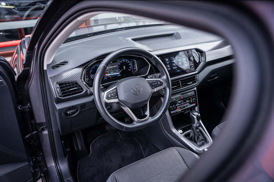 Volkswagen T-Cross 1.5 TSI Style Automaat 150pk | Virtual cockpit | Led | Trekhaak | Adapt. Cruise | Stoelverwarming | Keyless |