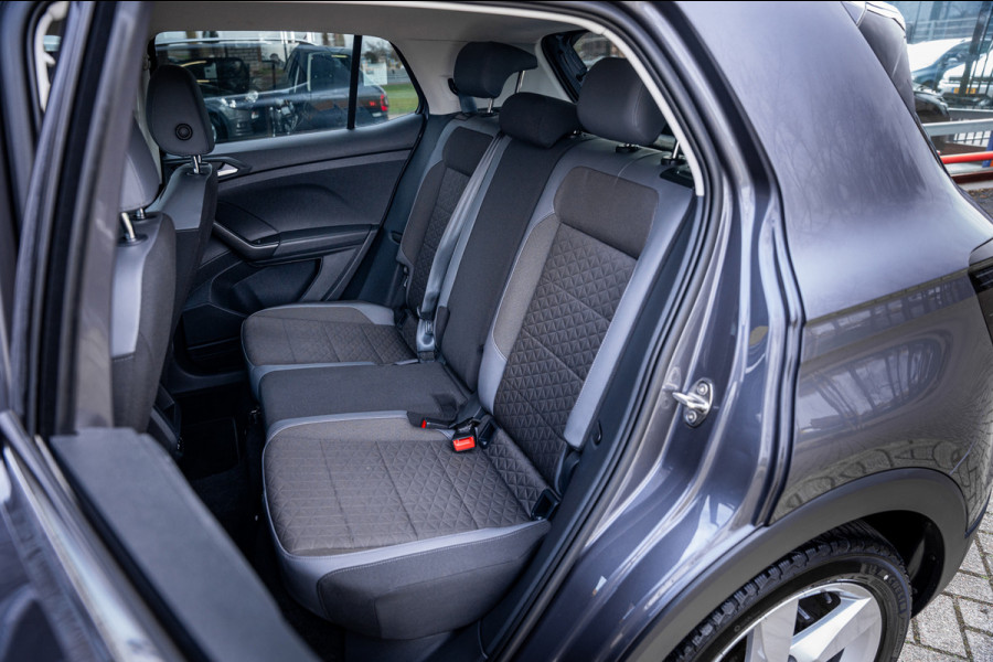 Volkswagen T-Cross 1.5 TSI Style Automaat 150pk | Virtual cockpit | Led | Trekhaak | Adapt. Cruise | Stoelverwarming | Keyless |