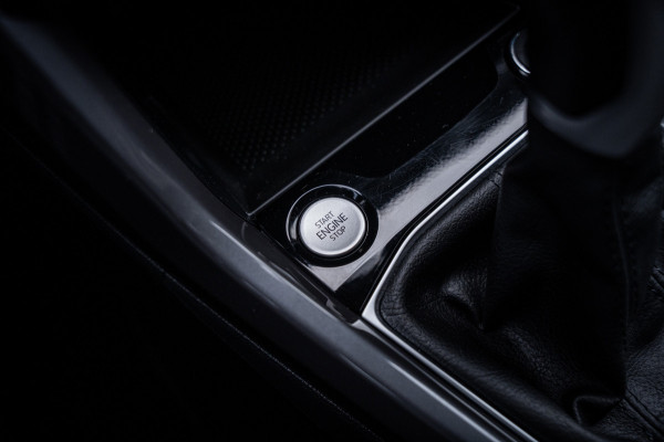 Volkswagen T-Cross 1.5 TSI Style Automaat 150pk | Virtual cockpit | Led | Trekhaak | Adapt. Cruise | Stoelverwarming | Keyless |