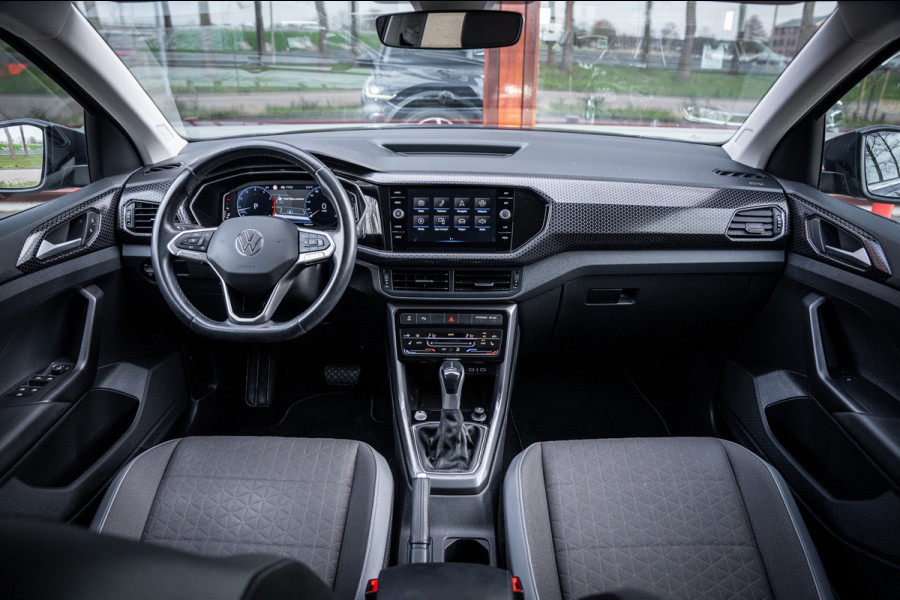 Volkswagen T-Cross 1.5 TSI Style Automaat 150pk | Virtual cockpit | Led | Trekhaak | Adapt. Cruise | Stoelverwarming | Keyless |