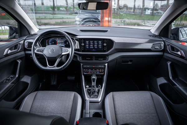 Volkswagen T-Cross 1.5 TSI Style Automaat 150pk | Virtual cockpit | Led | Trekhaak | Adapt. Cruise | Stoelverwarming | Keyless |