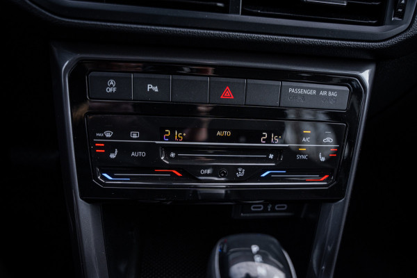 Volkswagen T-Cross 1.5 TSI Style Automaat 150pk | Virtual cockpit | Led | Trekhaak | Adapt. Cruise | Stoelverwarming | Keyless |