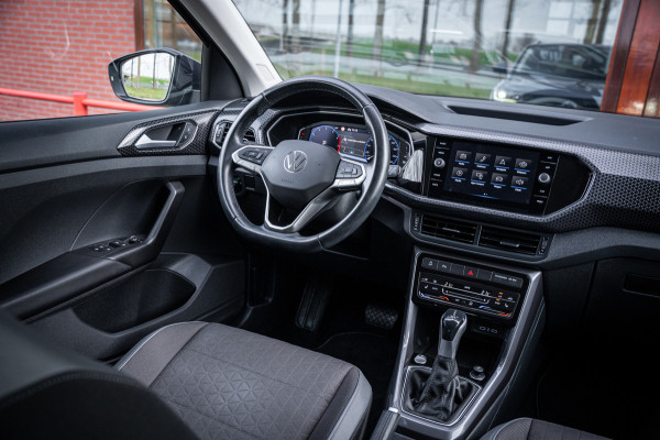 Volkswagen T-Cross 1.5 TSI Style Automaat 150pk | Virtual cockpit | Led | Trekhaak | Adapt. Cruise | Stoelverwarming | Keyless |