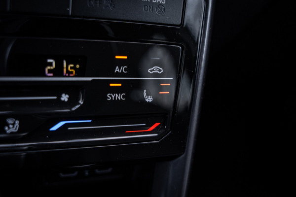Volkswagen T-Cross 1.5 TSI Style Automaat 150pk | Virtual cockpit | Led | Trekhaak | Adapt. Cruise | Stoelverwarming | Keyless |