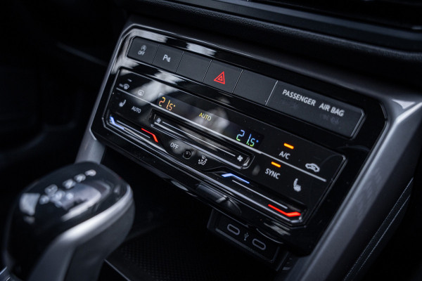 Volkswagen T-Cross 1.5 TSI Style Automaat 150pk | Virtual cockpit | Led | Trekhaak | Adapt. Cruise | Stoelverwarming | Keyless |