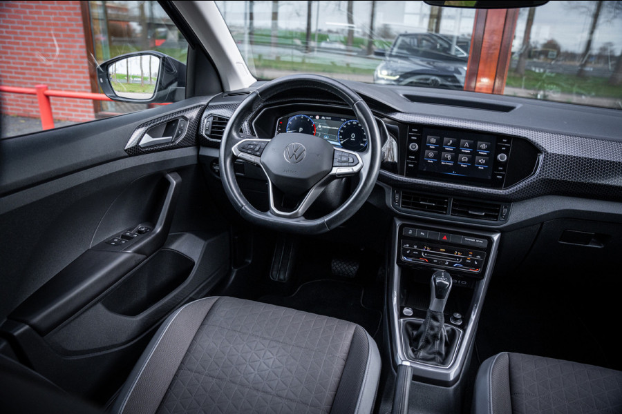 Volkswagen T-Cross 1.5 TSI Style Automaat 150pk | Virtual cockpit | Led | Trekhaak | Adapt. Cruise | Stoelverwarming | Keyless |