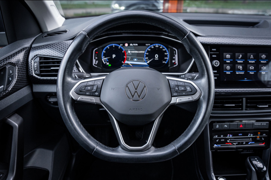 Volkswagen T-Cross 1.5 TSI Style Automaat 150pk | Virtual cockpit | Led | Trekhaak | Adapt. Cruise | Stoelverwarming | Keyless |