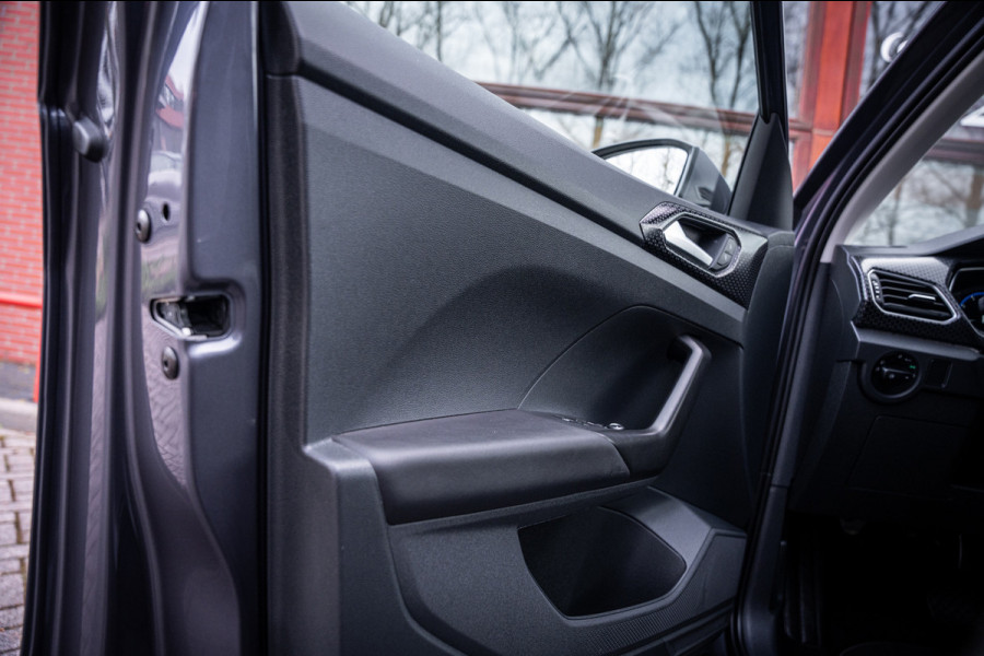 Volkswagen T-Cross 1.5 TSI Style Automaat 150pk | Virtual cockpit | Led | Trekhaak | Adapt. Cruise | Stoelverwarming | Keyless |